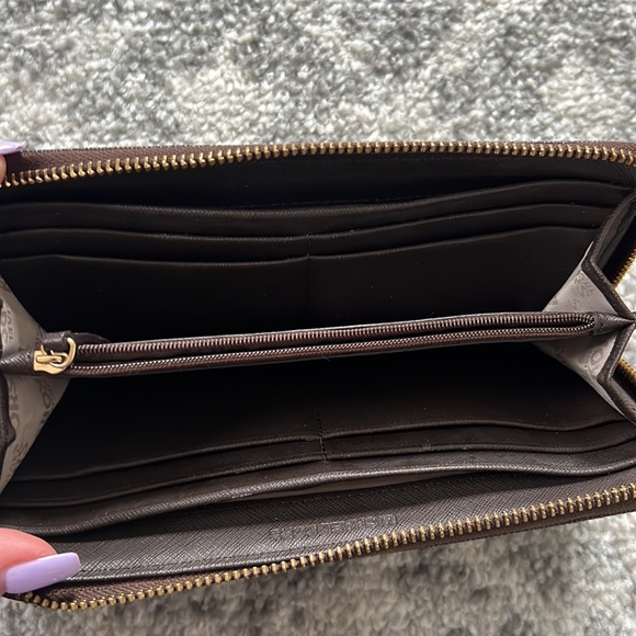 Michael Kors Jet Set Large Wallet - Picture 6 of 10